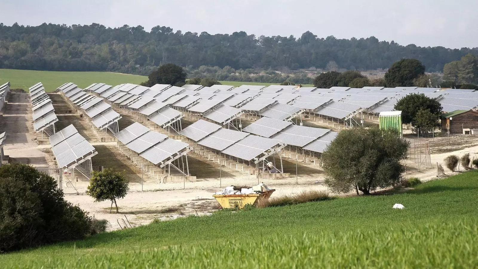 ENERGIES RENOVABLES Parc solar situat als afores del municipi mallorquí de Porreres.
