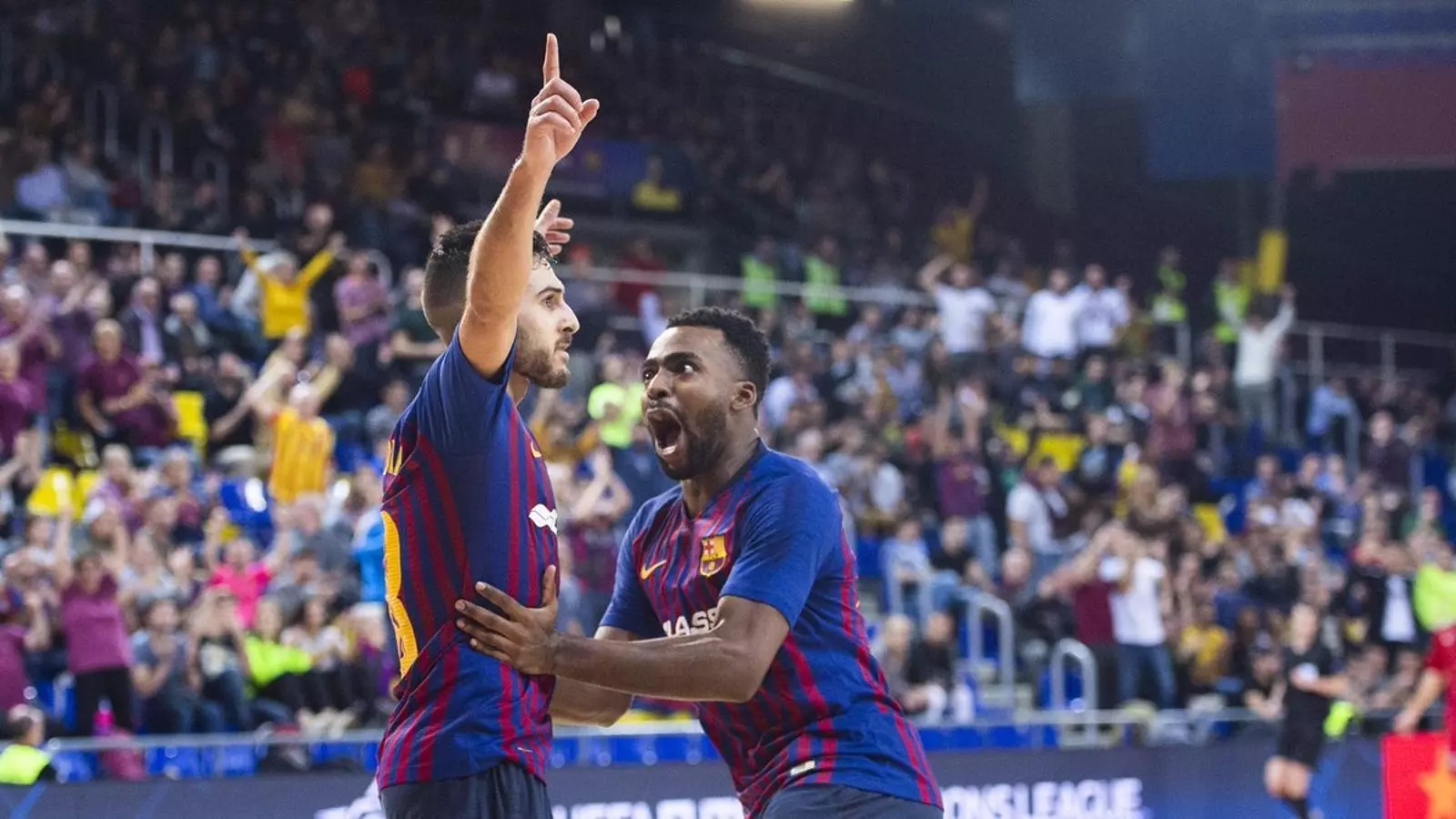 Els jugadors del Barça Lassa celebren un dels gols a l'Ekonomac