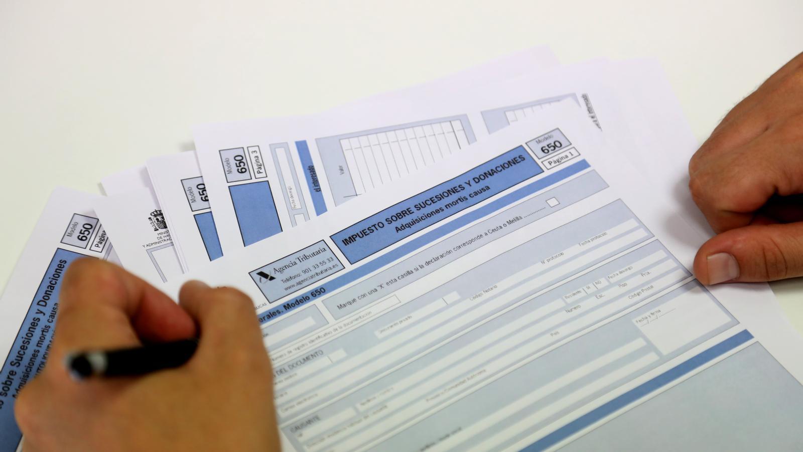 A document for filing inheritance and gift tax.