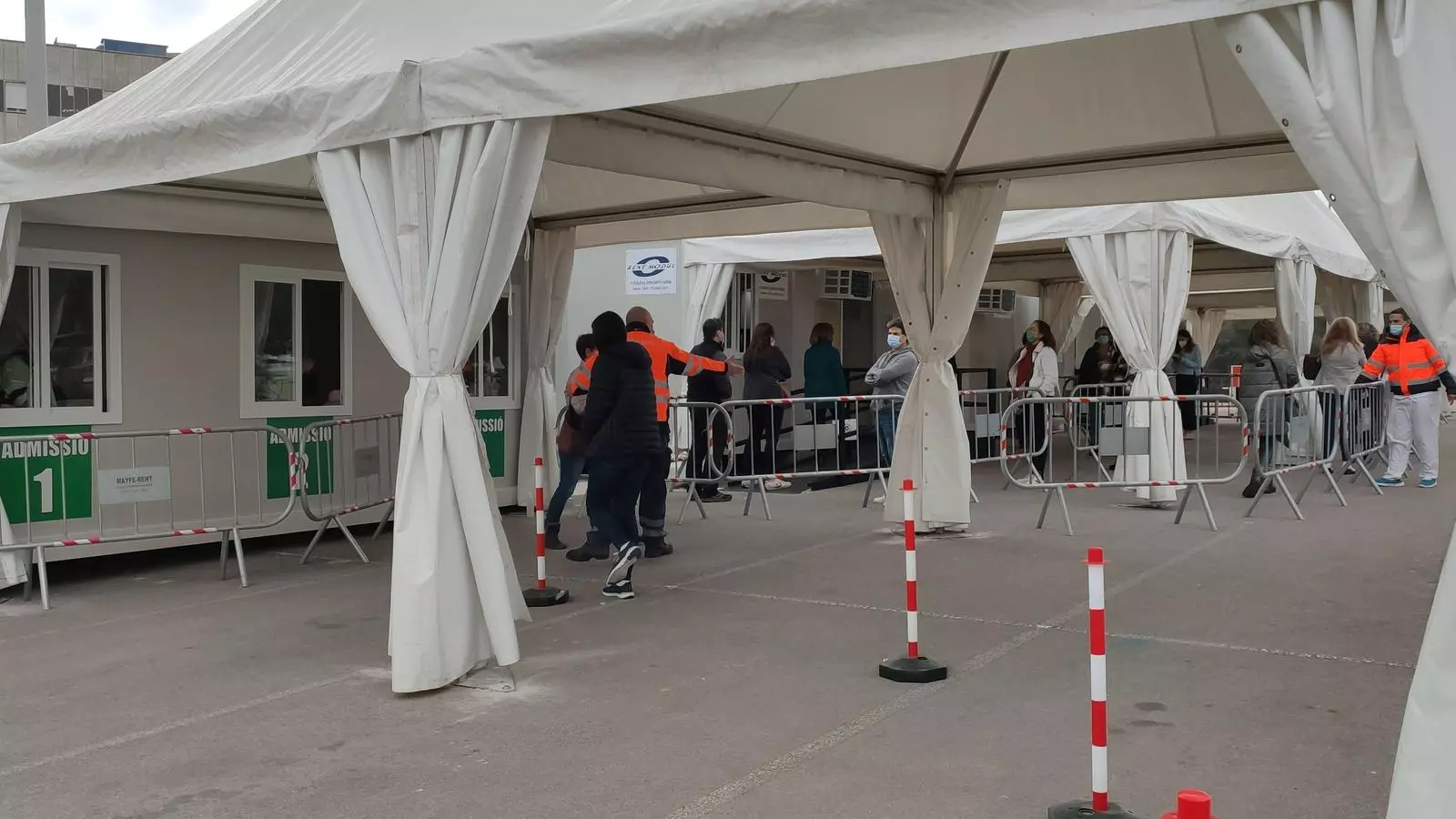A les instal·lacions covid exprés de Son Dureta es poden arribar a vacunar fins a 3.500 persones al dia.