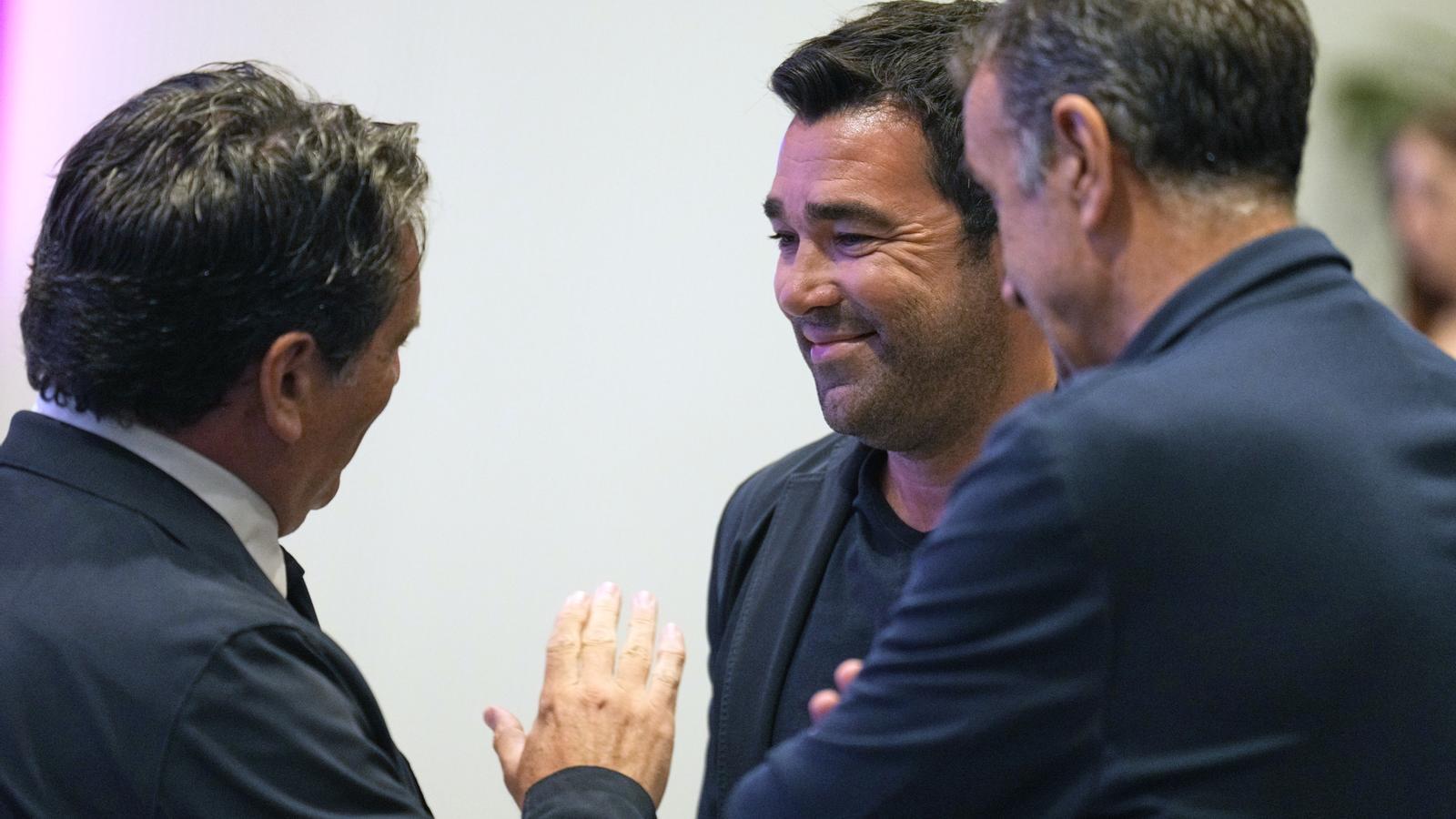 El director deportivo del Barça, Anderson Luis de Souza, 'Deco', durante una rueda de prensa de Joan Laporta