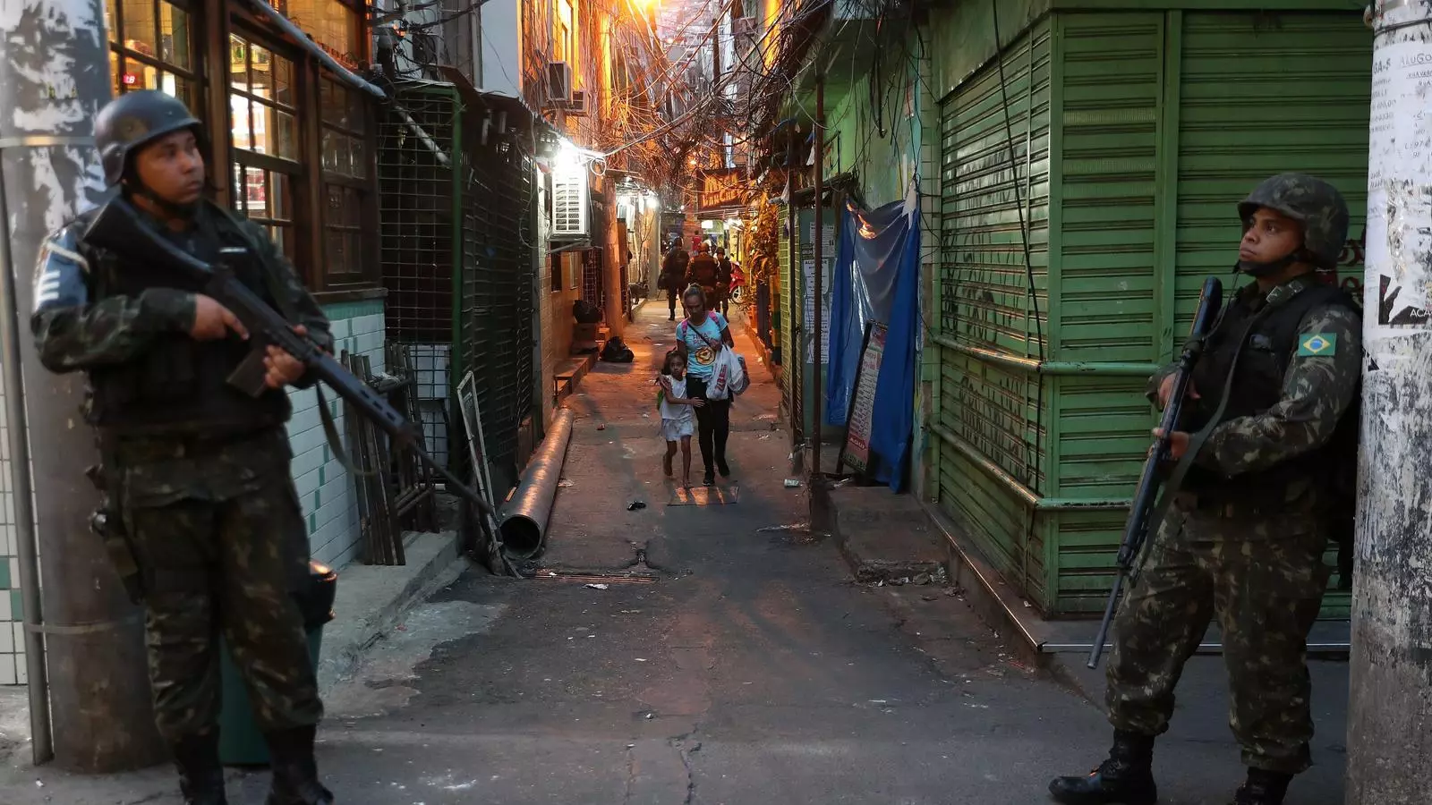Imatge d'arxiu d'una batuda policial del setembre del 2017 a la favela de Rocinha, on dilluns va morir una turista espanyola