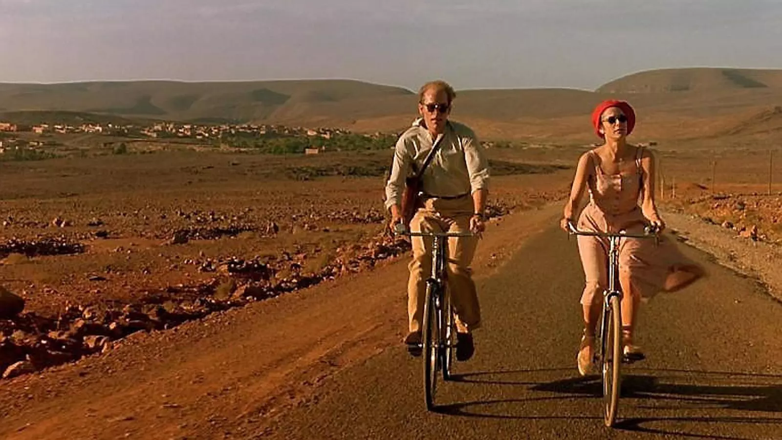 Fotograma de la pel·lícula El cielo protector, del director Bernardo Bertolucci, basada en la novel·la homònima de Paul Bowles.