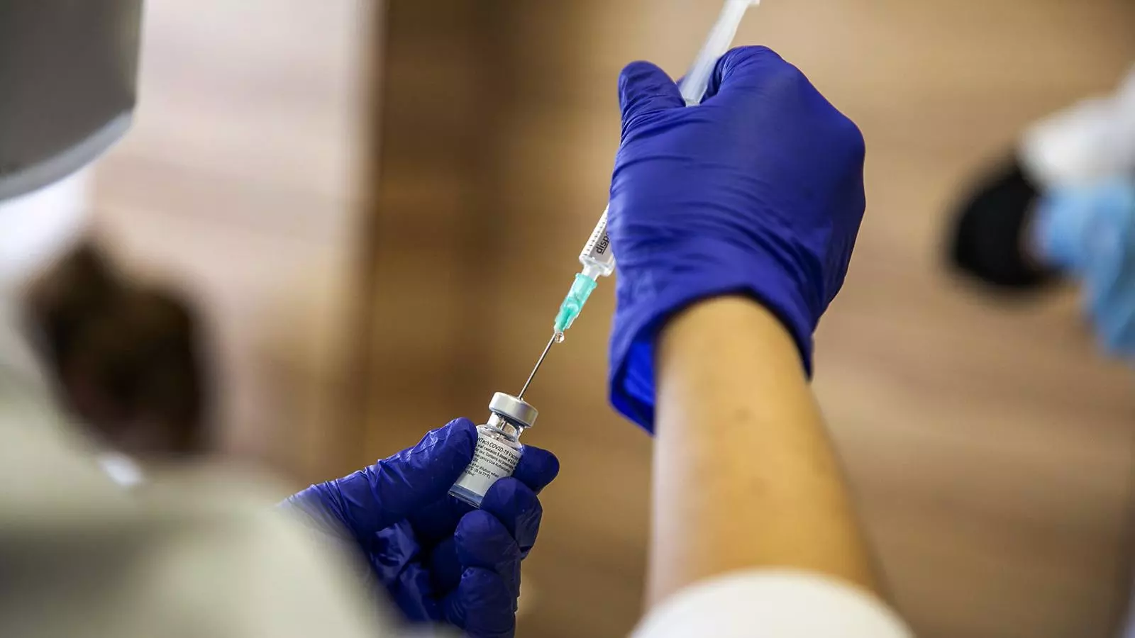 La vacuna de Pfizer/BioNTech, a la imagen, y la de Moderna protegen de las nuevas variantes del virus gracias al mecanismo de los linfocitos T.