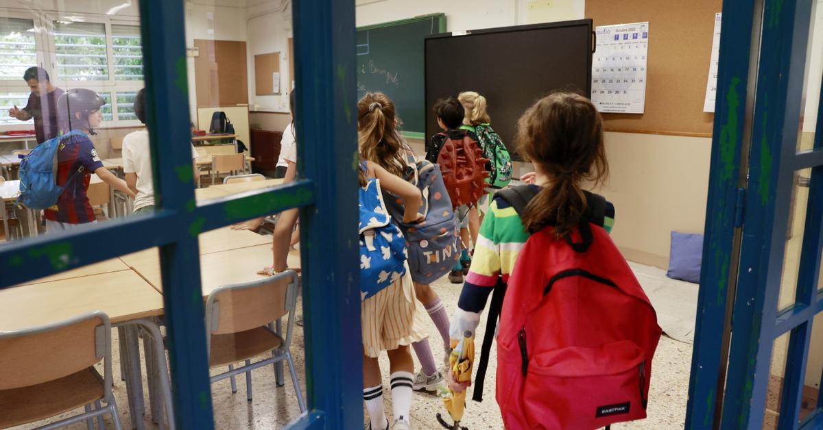 Les emocions dels professors a l'aula tenen un paper fonamental en l'aprenentatge dels estudiants. Fins avui aquesta hipòtesi s'havia defensat teòricament i ...