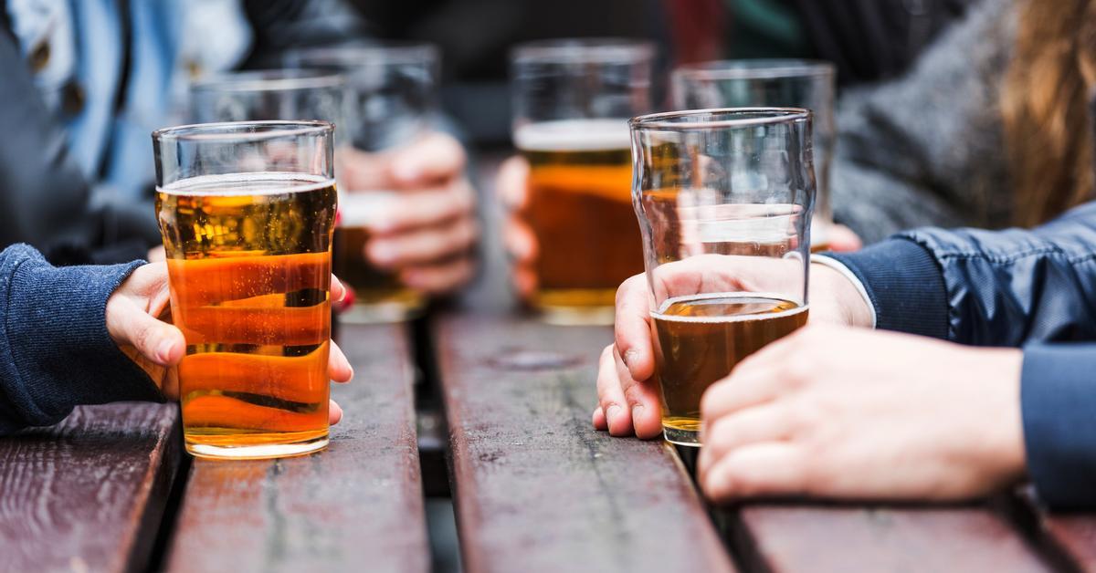 12歳から13歳の未成年者の10人に2人が過去1か月間に飲酒したことがある