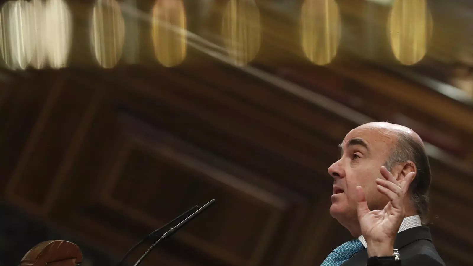 El ministre d'Economia, Luis de Guindos, en la sessió plenària del Congrés dels Diputats.