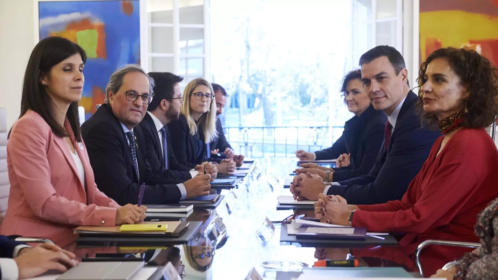 Quim Torra i Pedro Sánchez amb els altres participants de la taula de diàleg