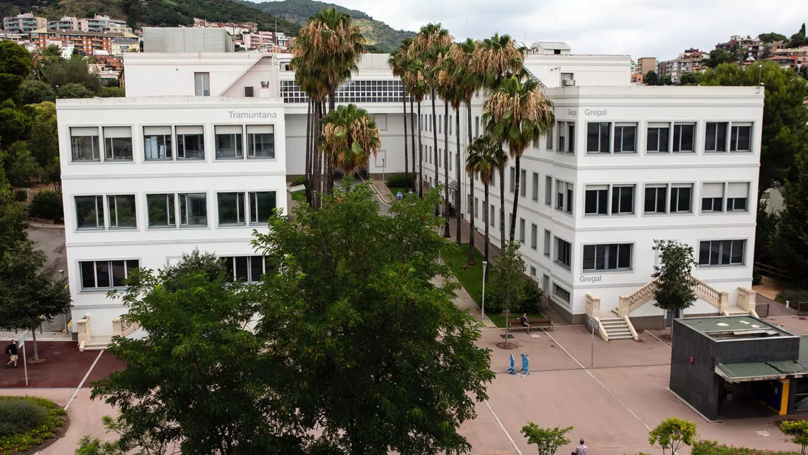 La unitat està ubicada a la quarta planta de l'edifici Xaloc del Parc Sanitari Pere Virgili