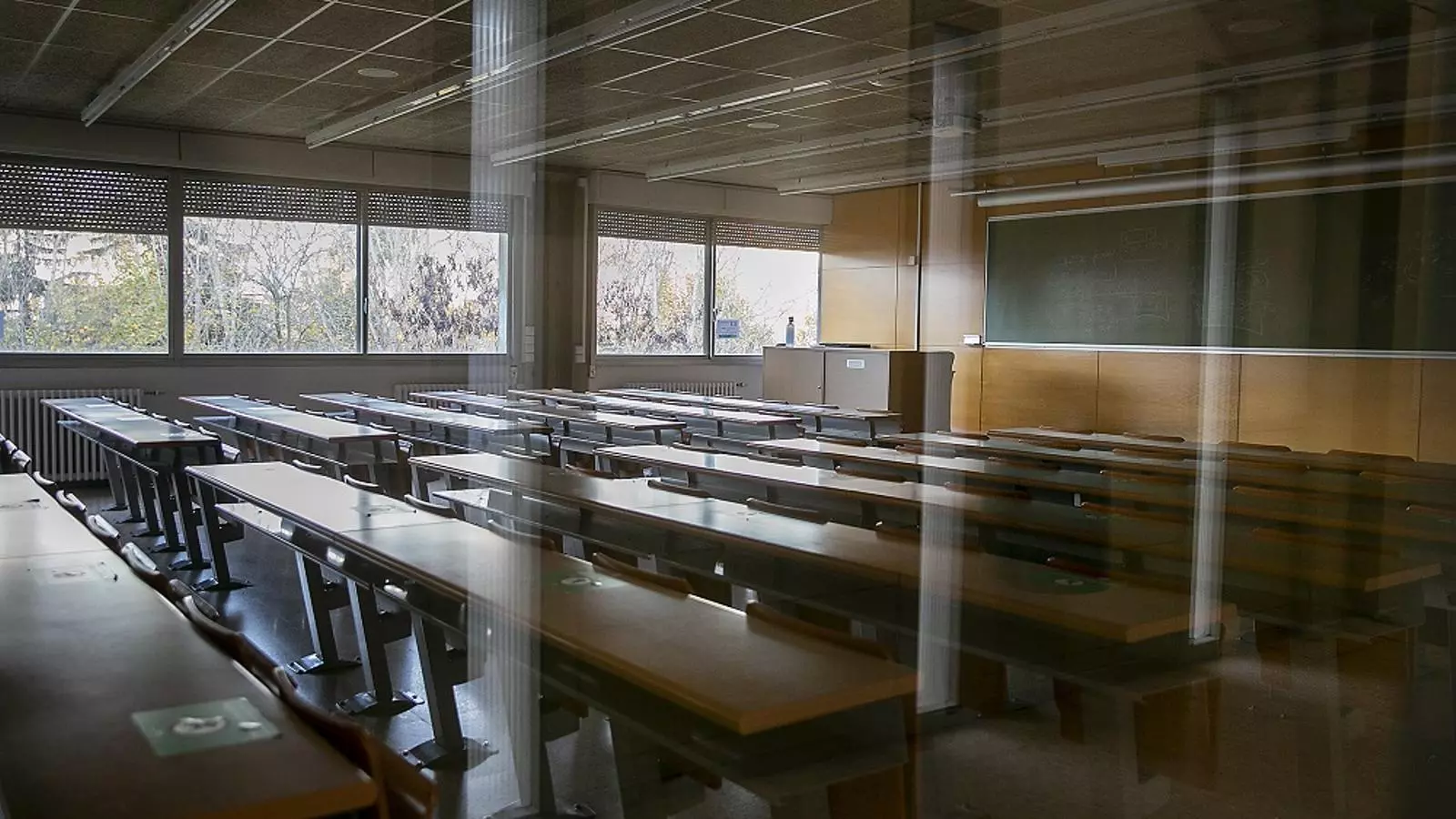 Una aula de la UAB, vacía, el noviembre de 2020.