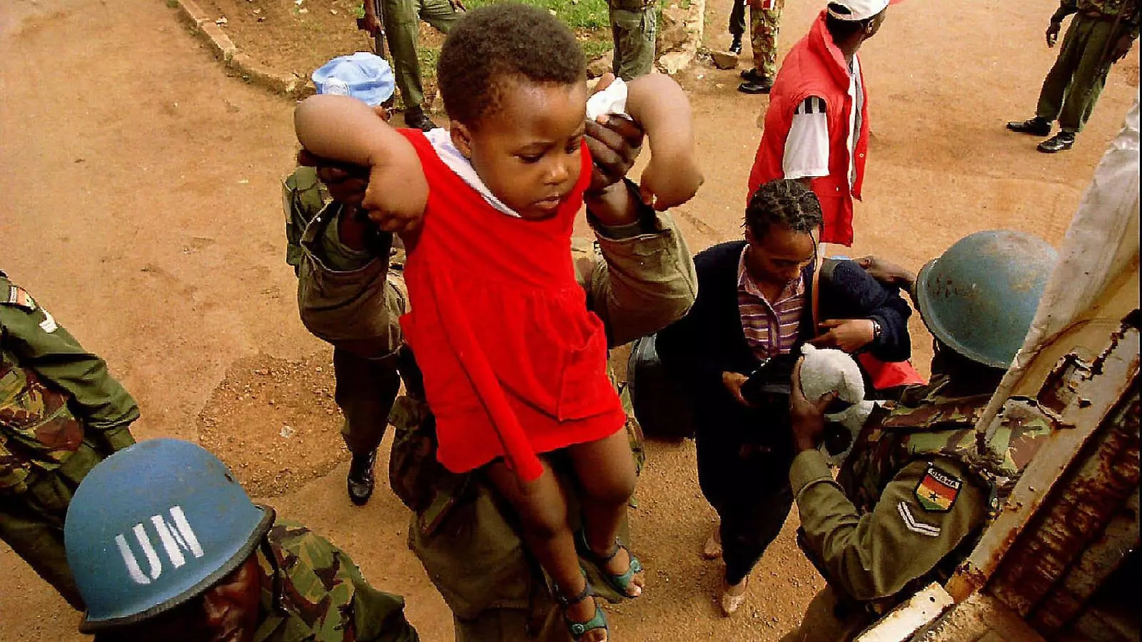 Els Cascos Blaus de l’ONU, en la imatge en una foto a Kigali el 1994, van ser criticats per haver actuat tard i de manera descoordinada davant el genocidi.
