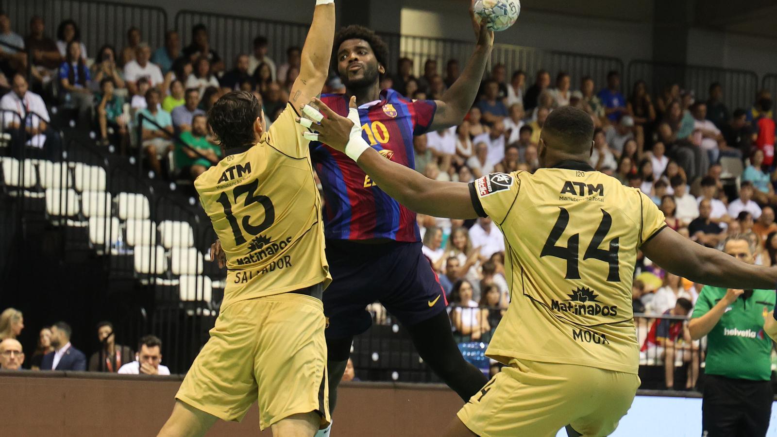 Dika Mem in an action in the final of the Iberian Supercup