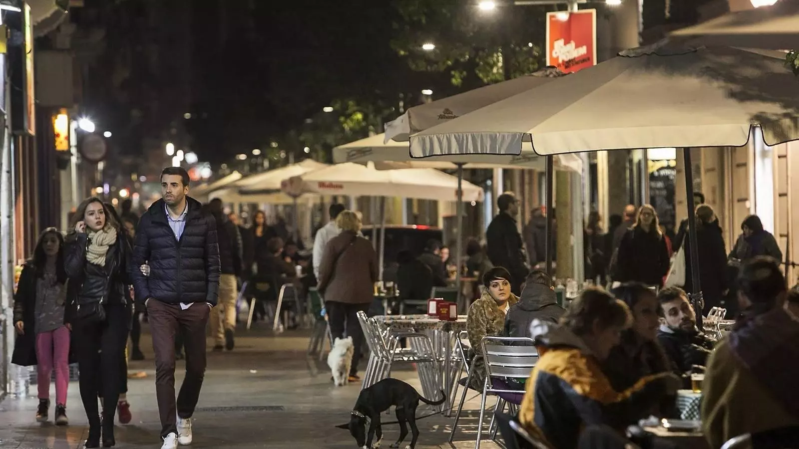 Les terrasses del carrer Blai, un vespre de la setmana passada.