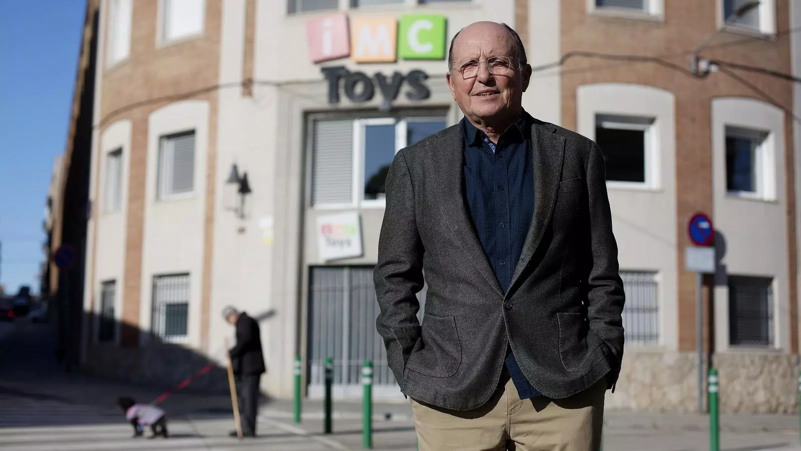 El conseller delegat d'IMC Toys, Albert Ventura, davant la seu de la companyia a Terrassa