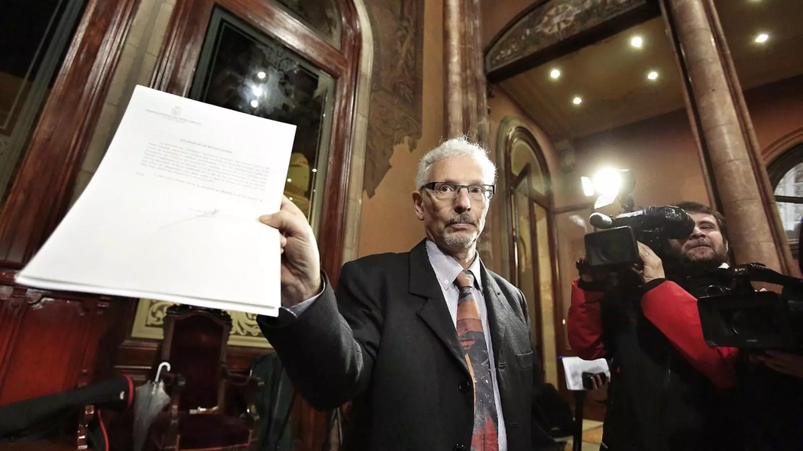 SUSPENSIÓ EN MÀ
Vidal va rebre ahir al despatx de l’Audiència de Barcelona la resolució del CGPJ.
