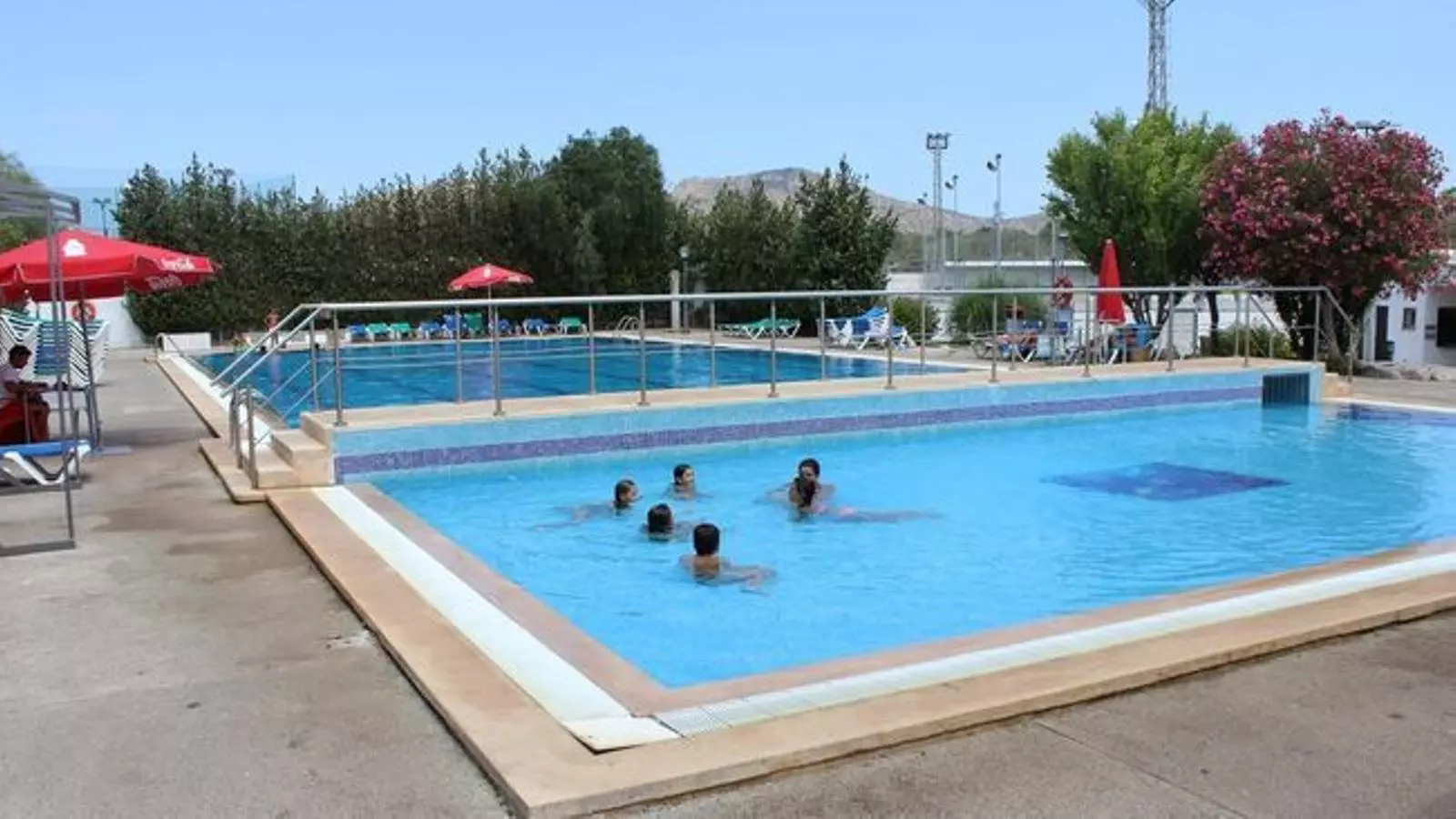Les zones comunes s'han de desinfectar, com a mínim, dues vegades al dia, i el mobiliari després de cada ús