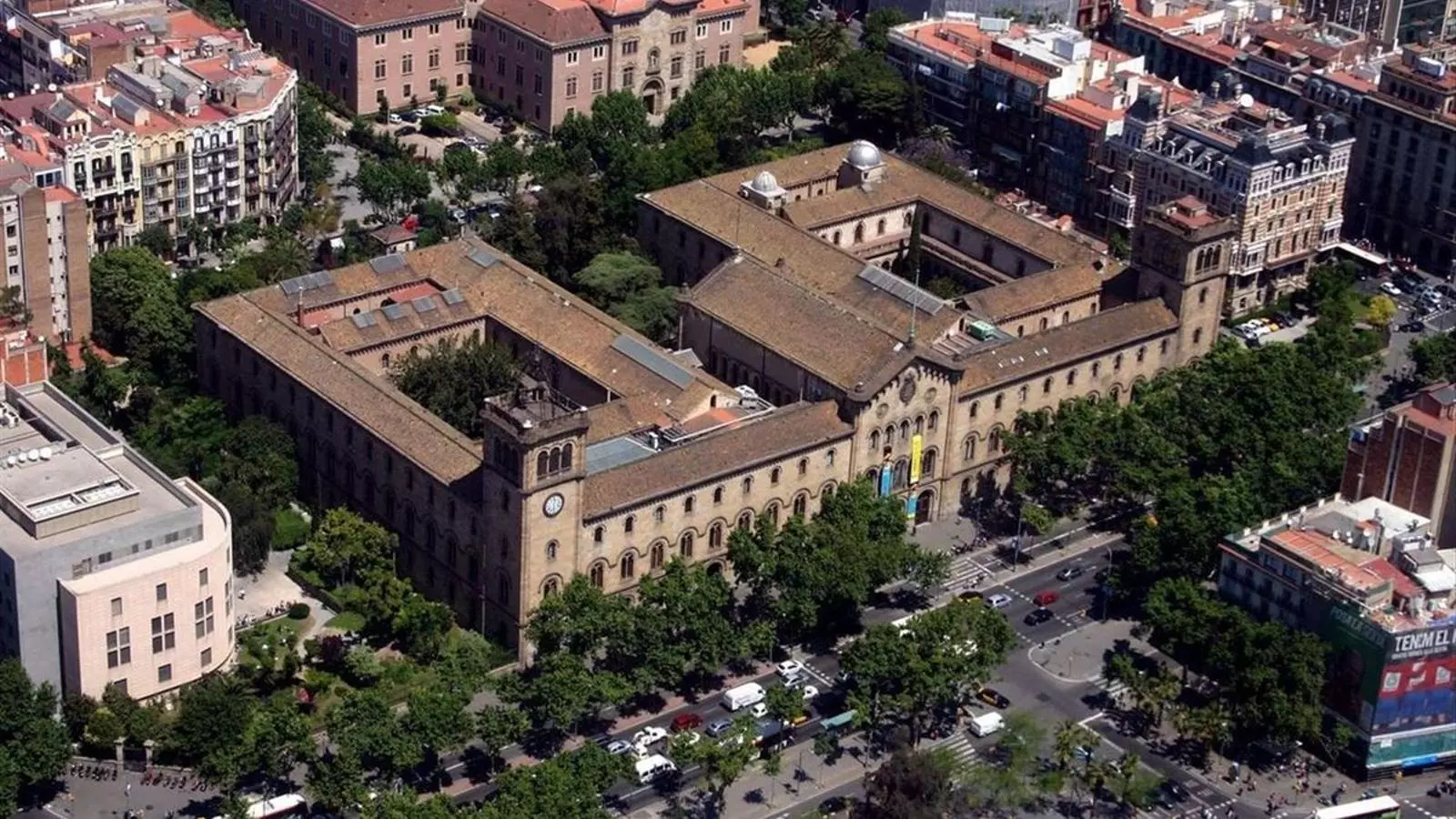 Imagen de archivo del edificio central de la Universitat de Barcelona.