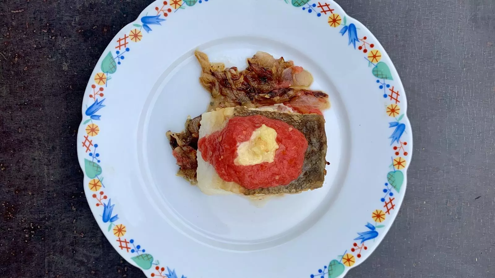Com fer bacallà amb tomàquet i ceba? Recepta del restaurant Les Cols, amb dues estrelles Michelin