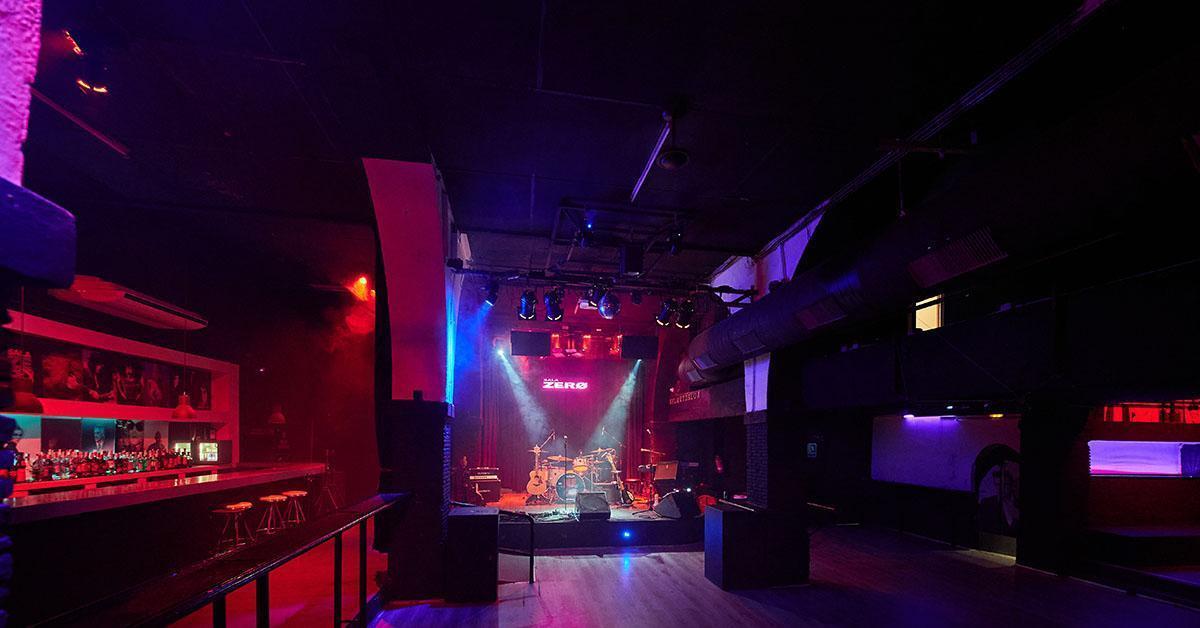 Sala Zero de Tarragona, interior amb escenari i barra durant un concert