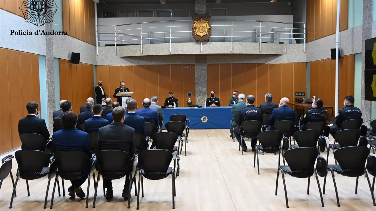 La cerimònia d'entrega de diplomes després de finalitzar la formació.