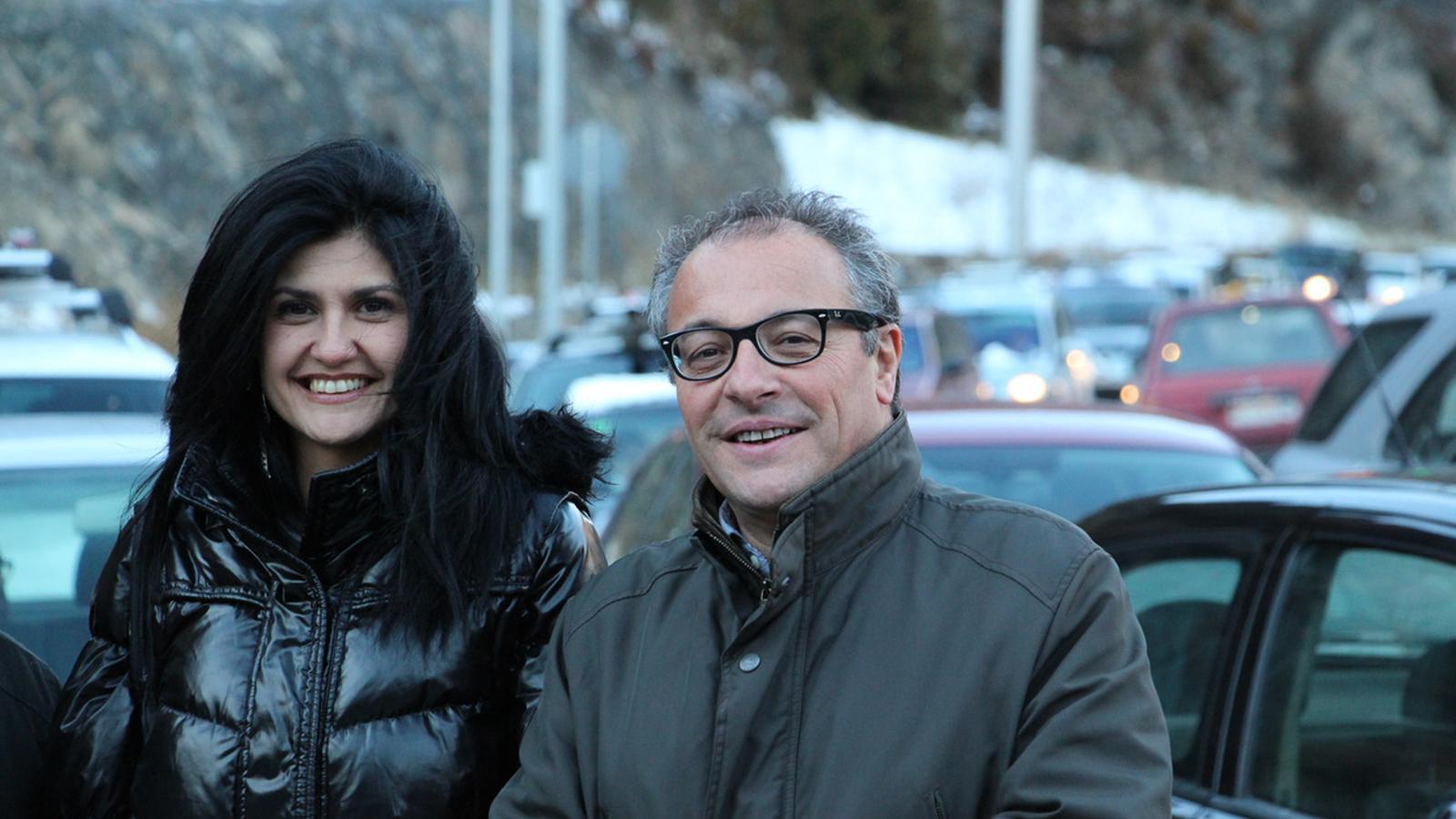Els candidats de Ld'A, Carine Montaner, i Joan Carles Camp a la sortida del túnel de la Tàpia / J.D.