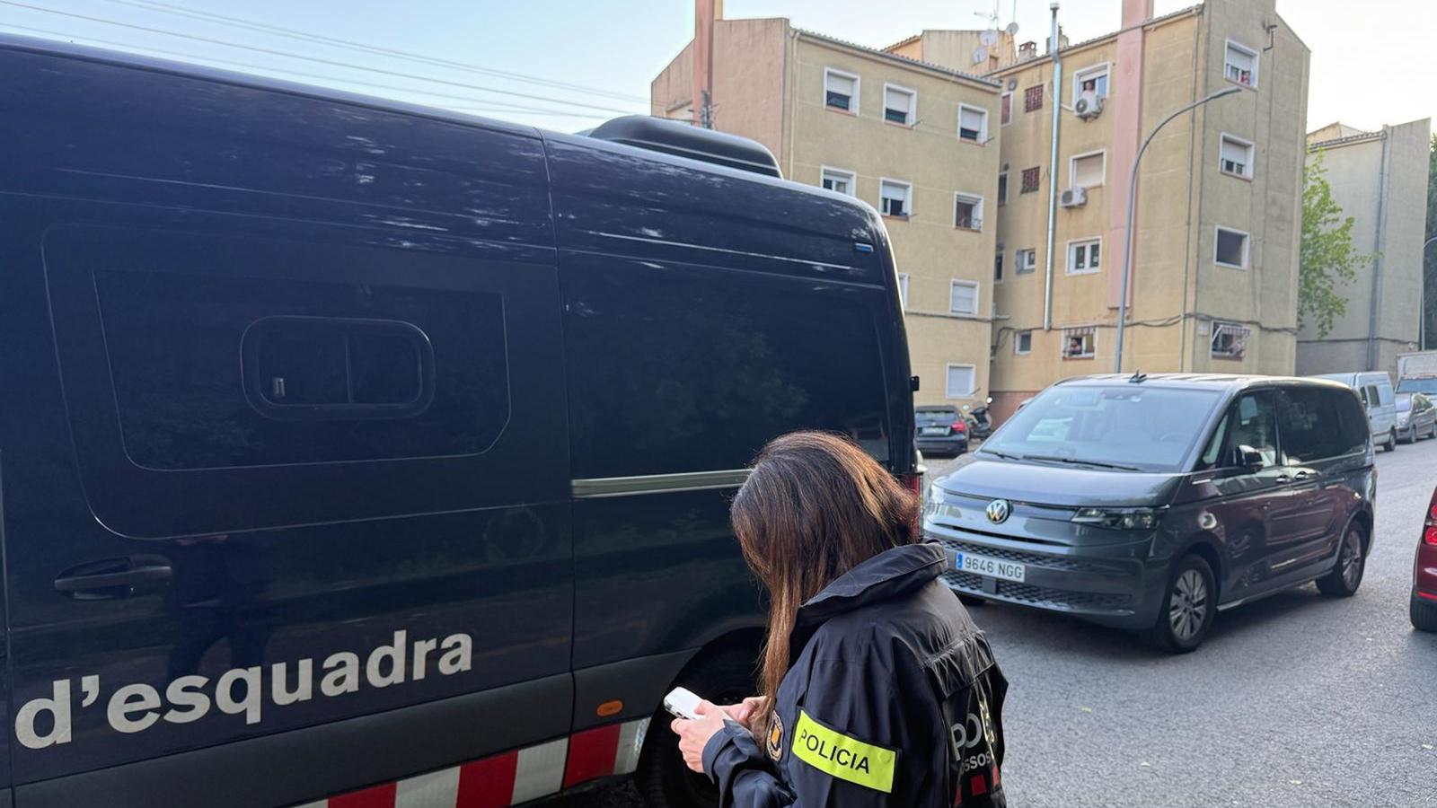 A Mossos agent with one of the inspected blocks behind her.
