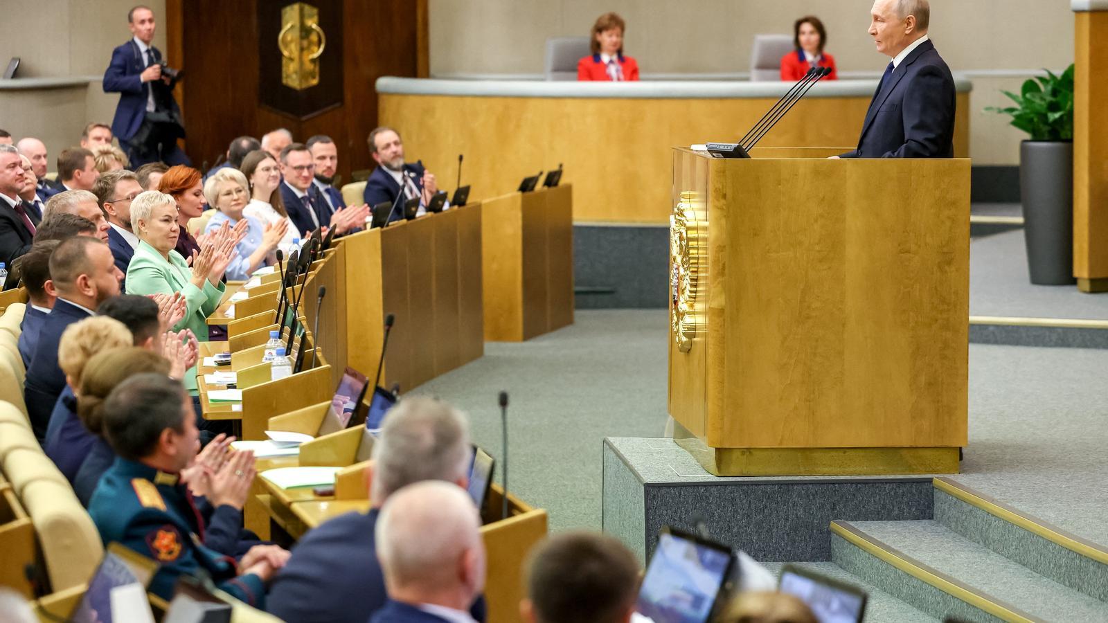 Una imagen de la primera sesión de la nueva Duma, esta semana, en Moscú, con Vladímir Putin dirigiéndose a los nuevos parlamentarios.