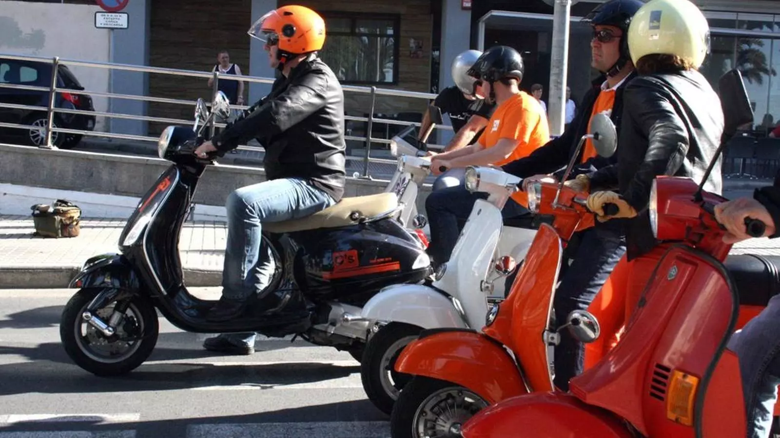 El candidat de C's, en moto, dirigint-se a Madrid / CIUTADANS