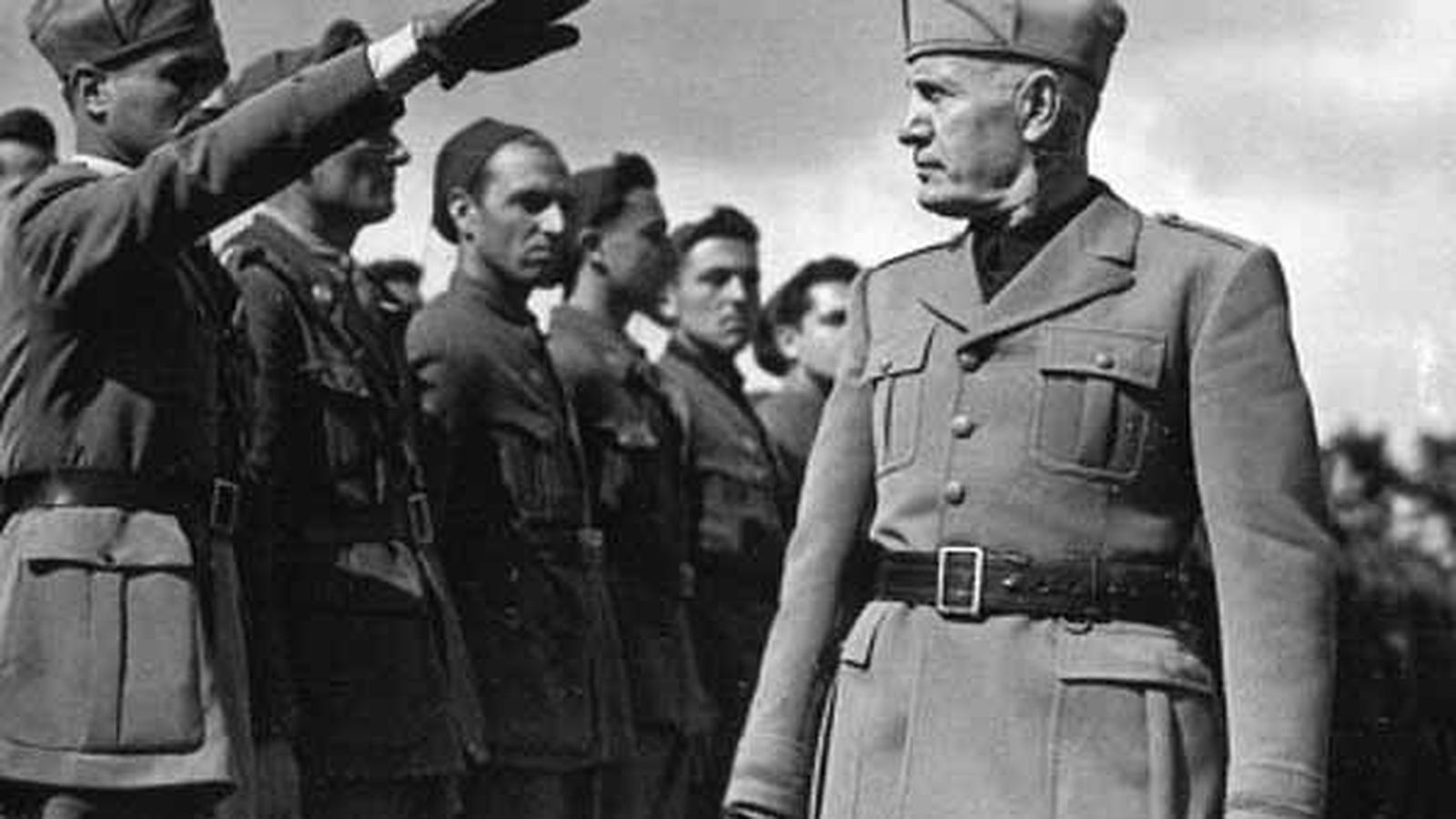 Mussolini saluting the troops of Ethiopia