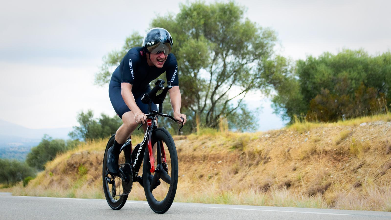 Leo Hayter is a promising British cyclist who is learning Catalan in Girona.