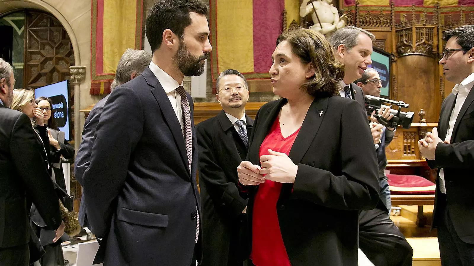 El president del Parlament, Roger Torrent, amb l’alcaldessa de Barcelona, Ada Colau, en l’acte de suport al MWC a principis de febrer.