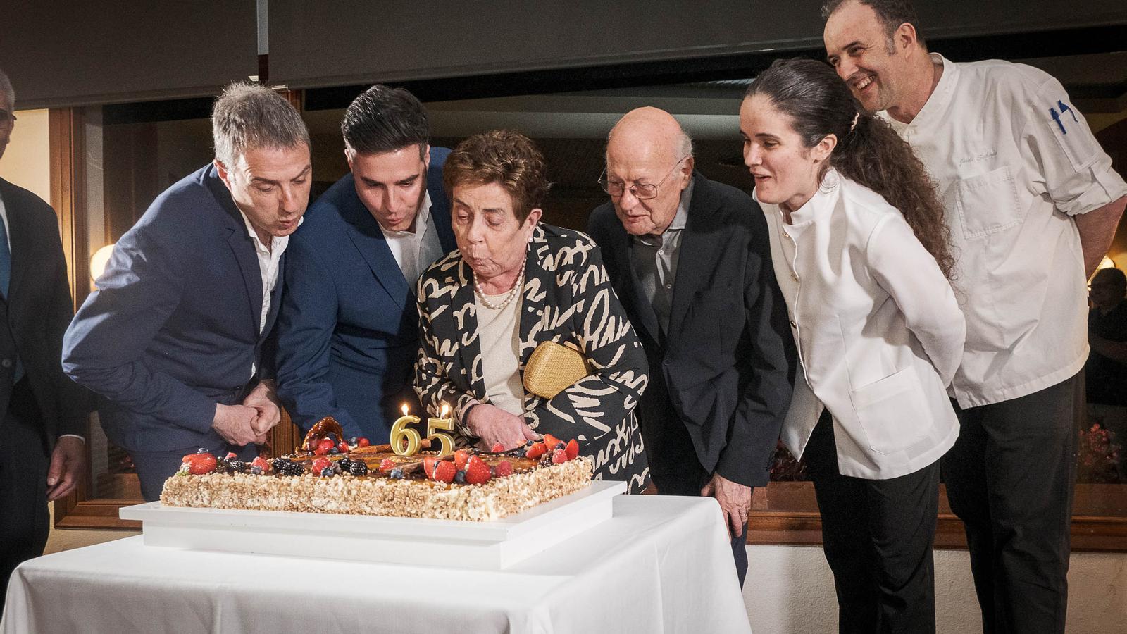 La familia del Motel Empordà sopla las velas del 65 aniversario
