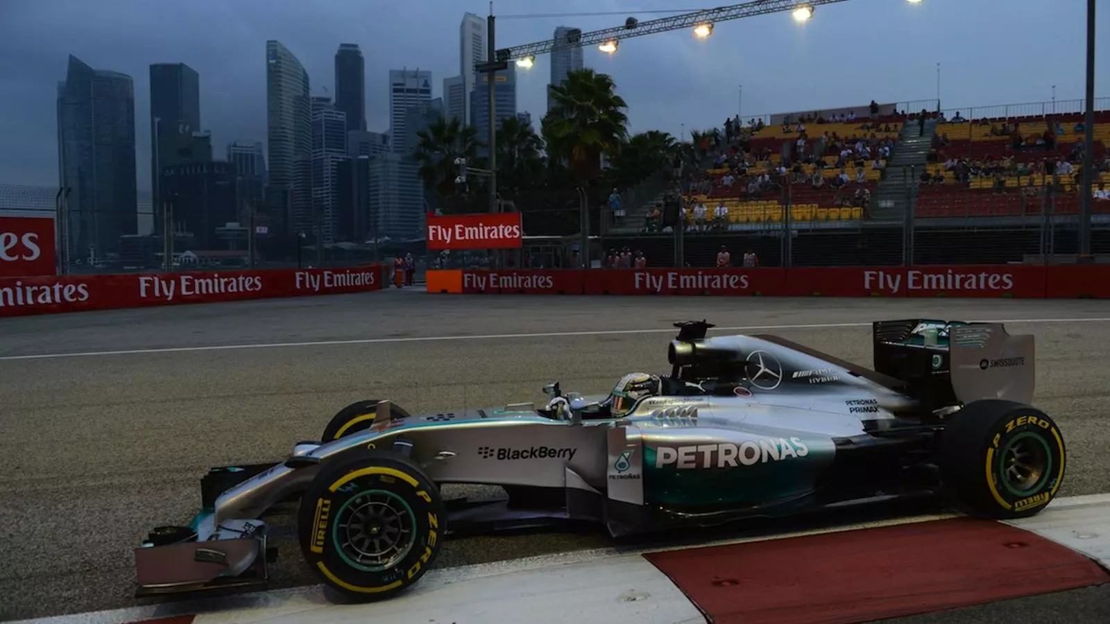 Lewis Hamilton ha estat el més ràpid en la primera jornada del GP de Singapur / ROMEO GACAD / AFP