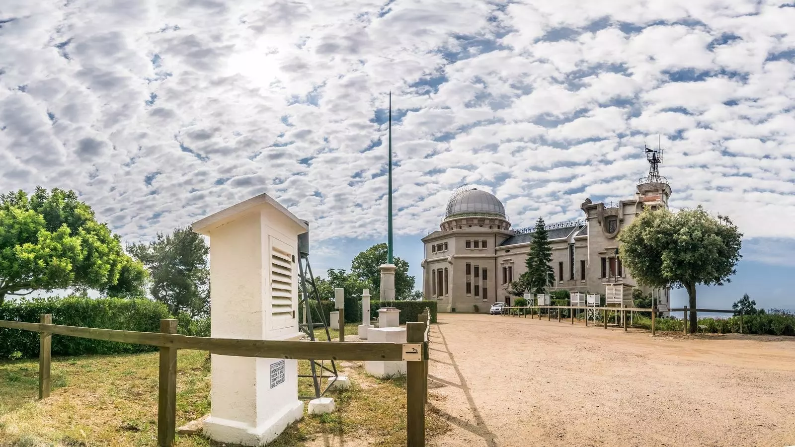 L'Observatori Fabra del Tibidabo en una imatge d'aquest matí