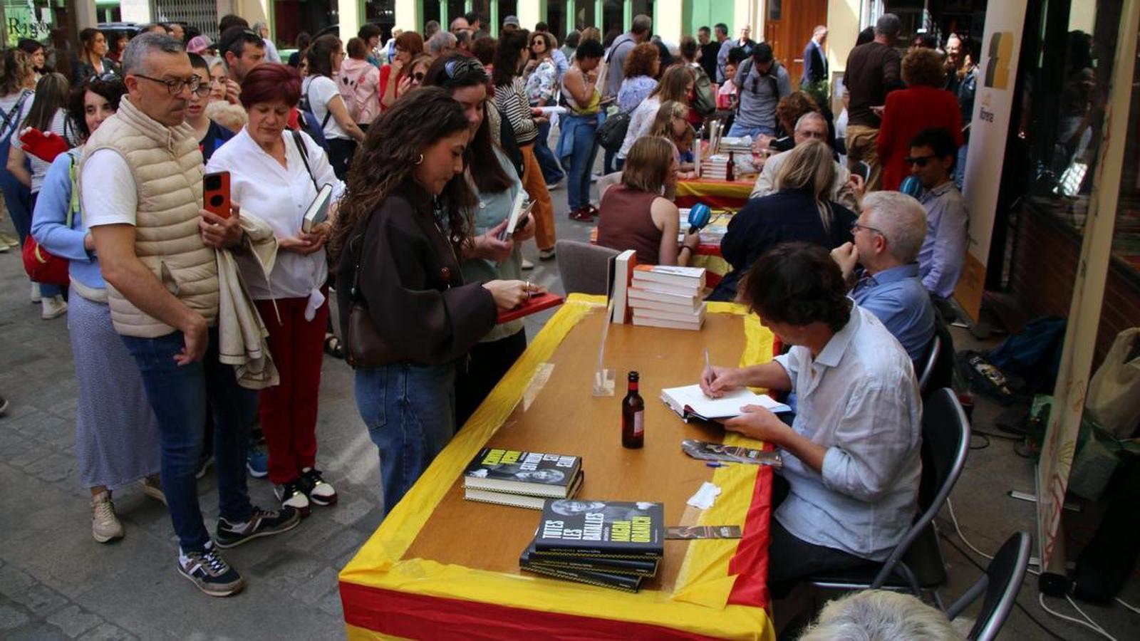 Una imagen del encuentro literario de la Librería 22 de Girona.