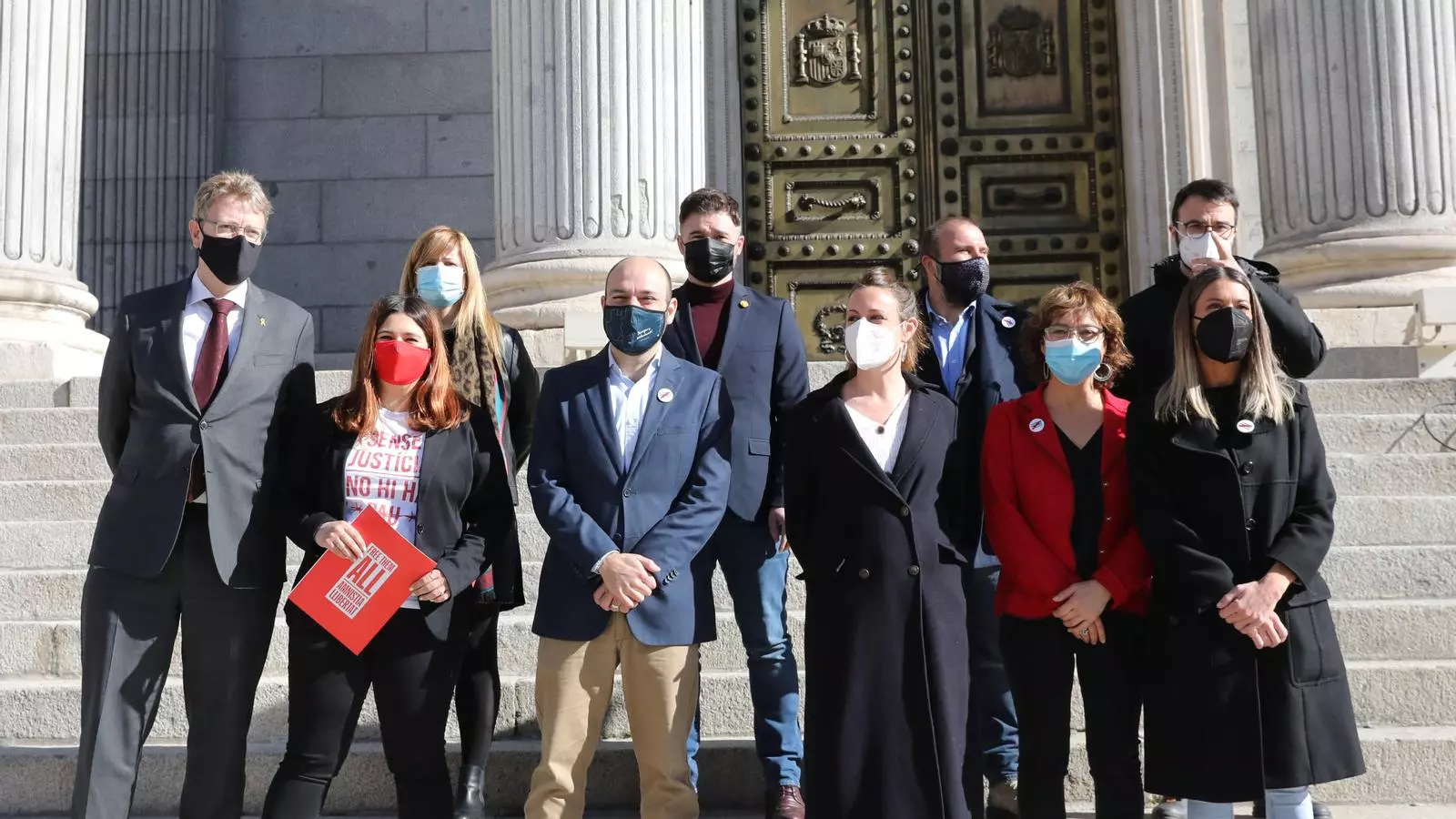 Representants de partits independentistes, Òmnium Cultural i la plataforma Amnistia i Llibertat, a les portes del Congrés