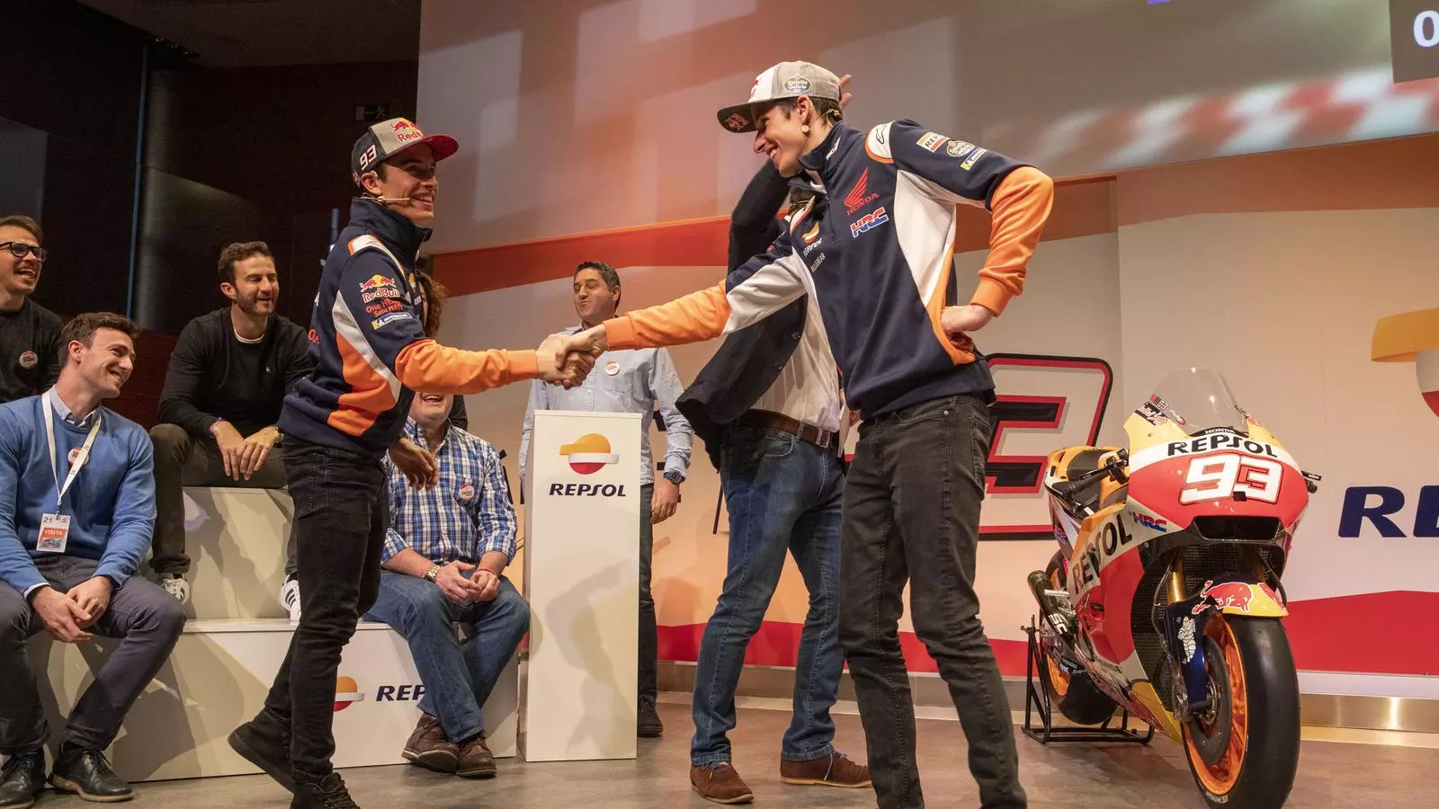Marc i Àlex Márquez, durant l'acte a la seu de Repsol, a Madrid