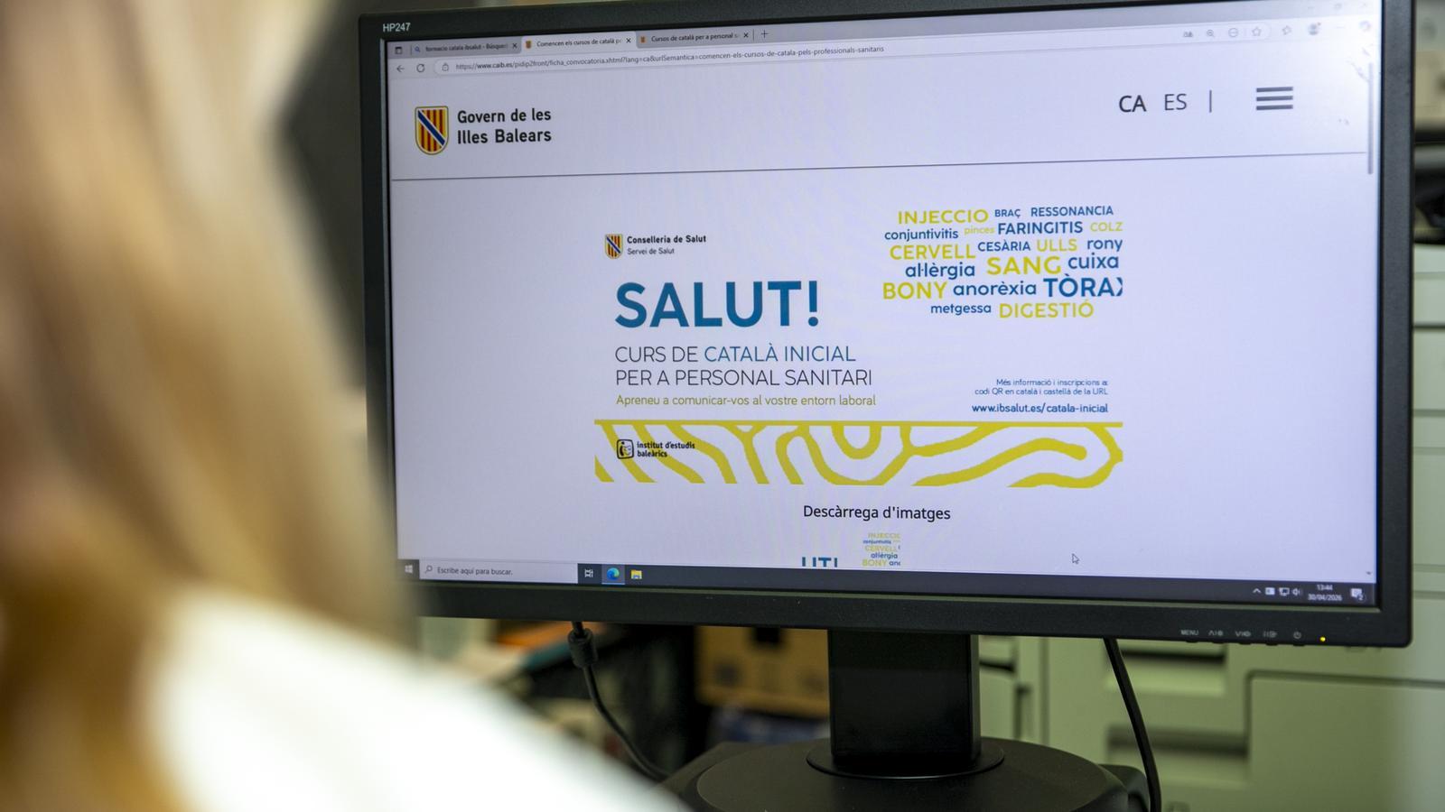 A student of the Catalan course at IB Salut.