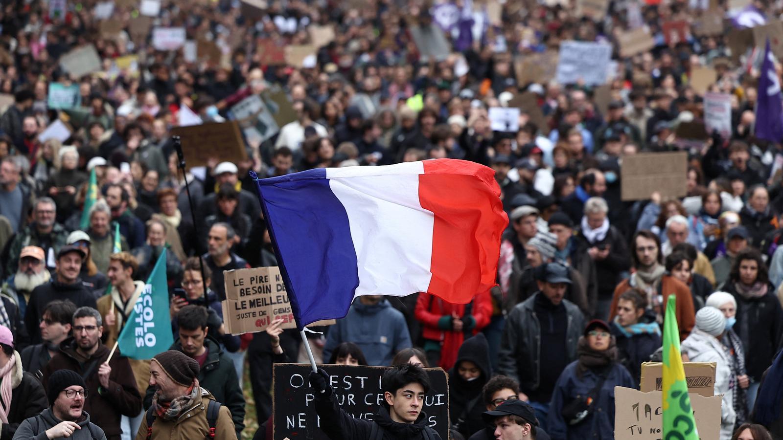 Decenas de miles de personas se manifiestan este sábado en París.