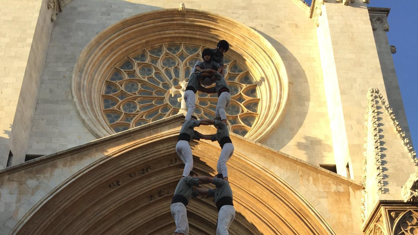 2d9fm dels Castellers de Sants al Pla de la Seu (2016)