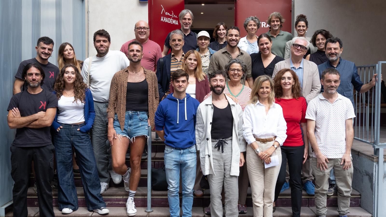 Foto de familia de la nueva temporada del Teatro Akademia