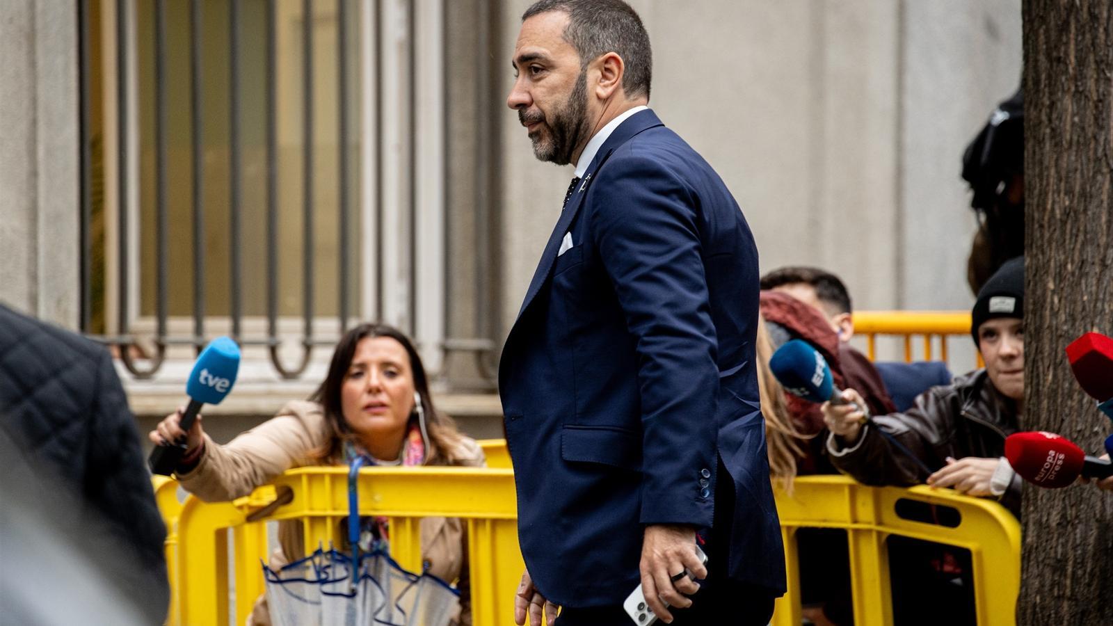 Víctor de Aldama arriving this morning at the Supreme Court