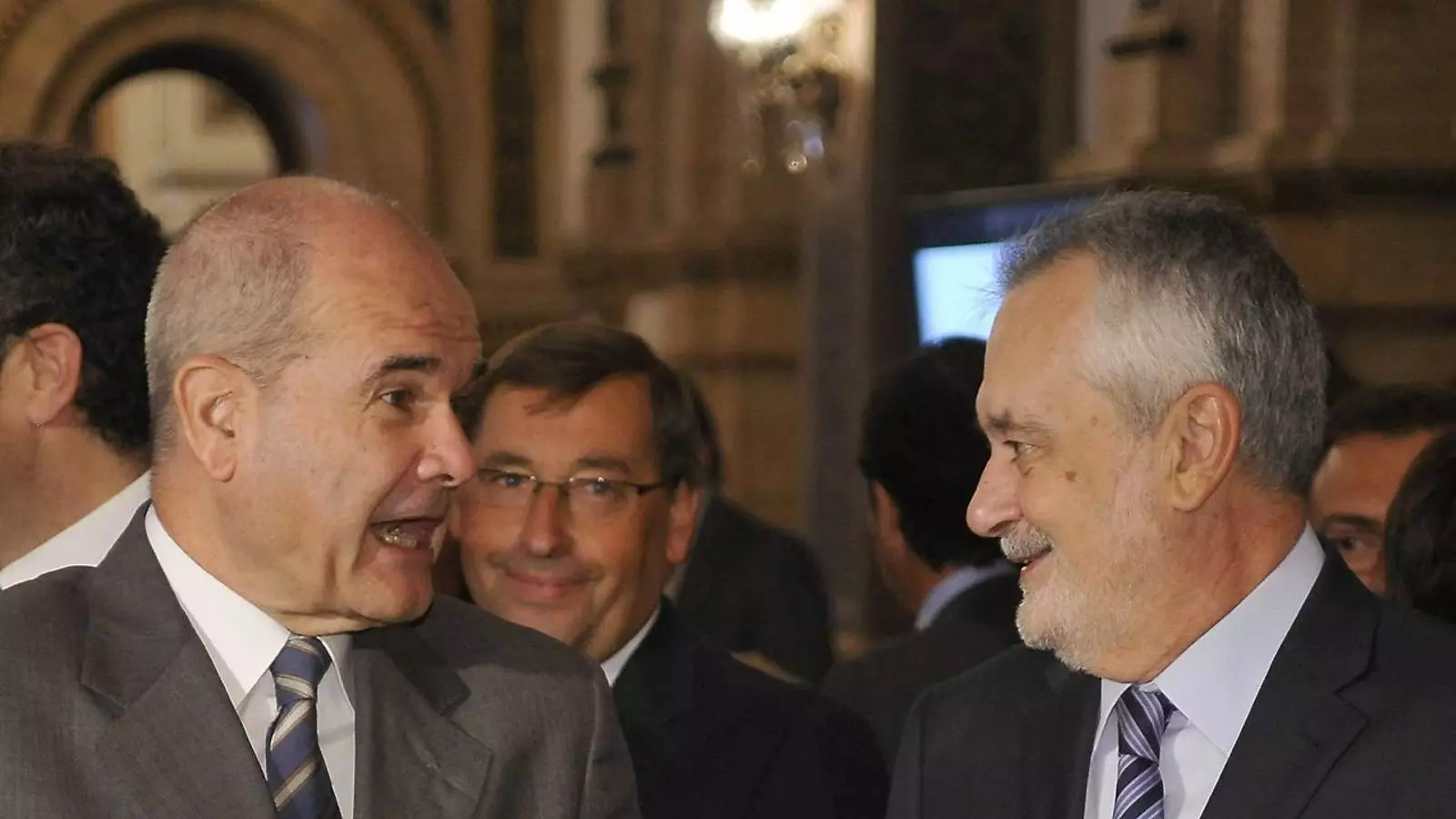 El jutge processa Chaves i Griñán per prevaricació en els ERO