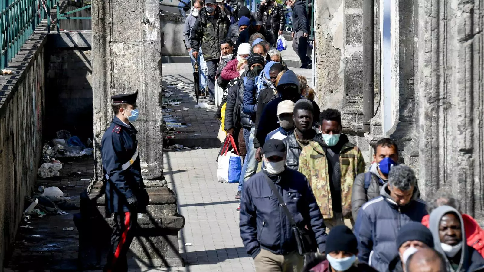 Cues a l'església 'Carmine Maggiore' de Nàpols, Itàlia