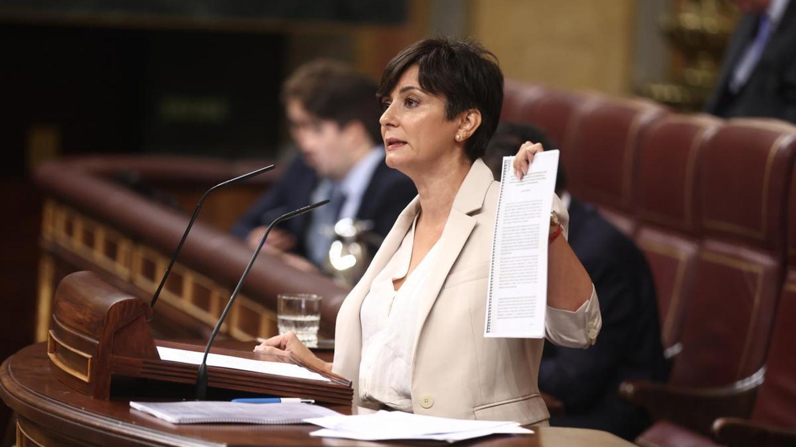 La ministra de Vivienda y Agenda Urbana, Isabel Rodríguez, interviene durante una sesión plenaria, en el Congreso de los Diputados, el 2 de octubre de 2026, en Madrid