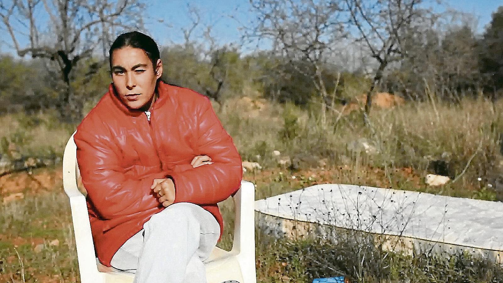 Mari Carmen Moreno, una de les suposades víctimes del Bar España, és entrevistada al documental La manada,dirigit pel cineasta de Dènia Valentí Figueres.