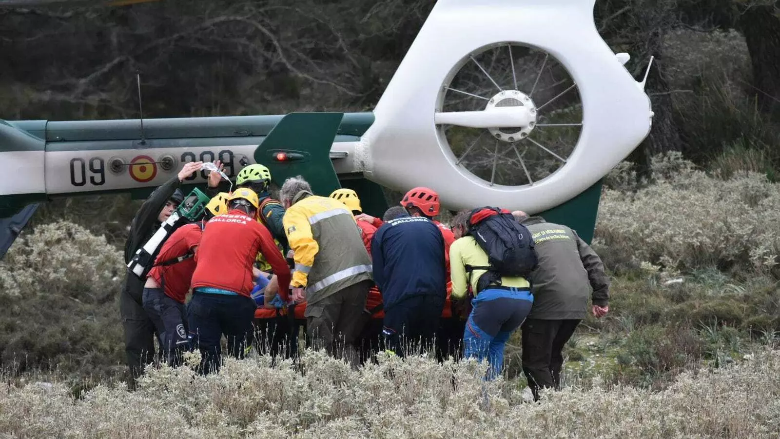 La dona ha estat traslladada en helicòpter a Son Espases.