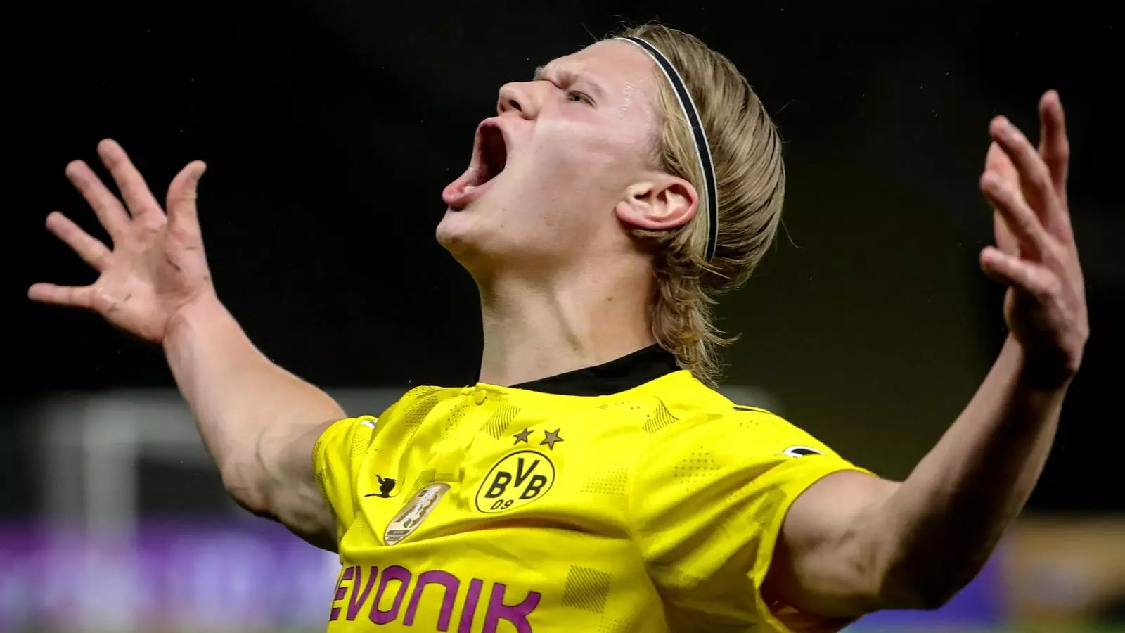 Erling Haaland celebra un gol a la final de la copa alemanya.