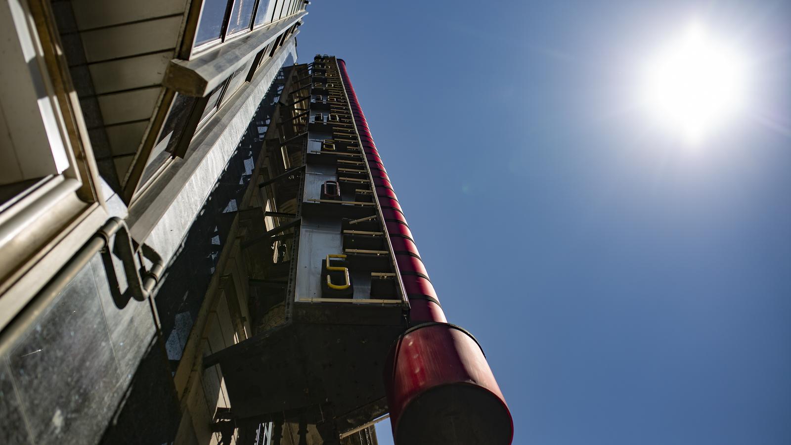 The thermometer of Portal de l'Àngel, in Barcelona