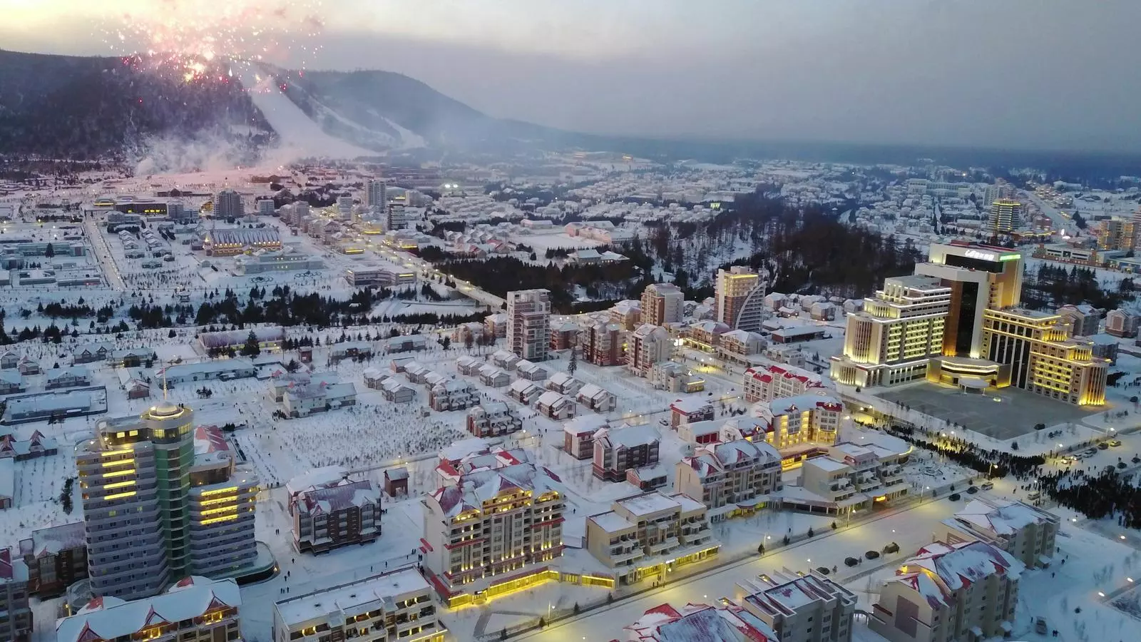 Panoràmica de Samjiyon, la ciutat estrenada per Kim Jong-un